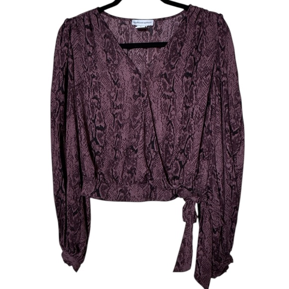 Cupcakes & Cashmere Snake Print V Neck Blouse Cropped to waist Sz Med-Plum - Picture 1 of 7